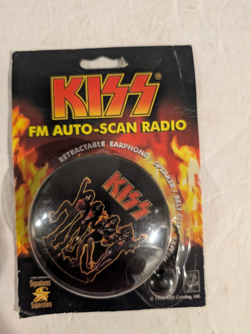 KISS FM Auto-Scan Radio Sealed